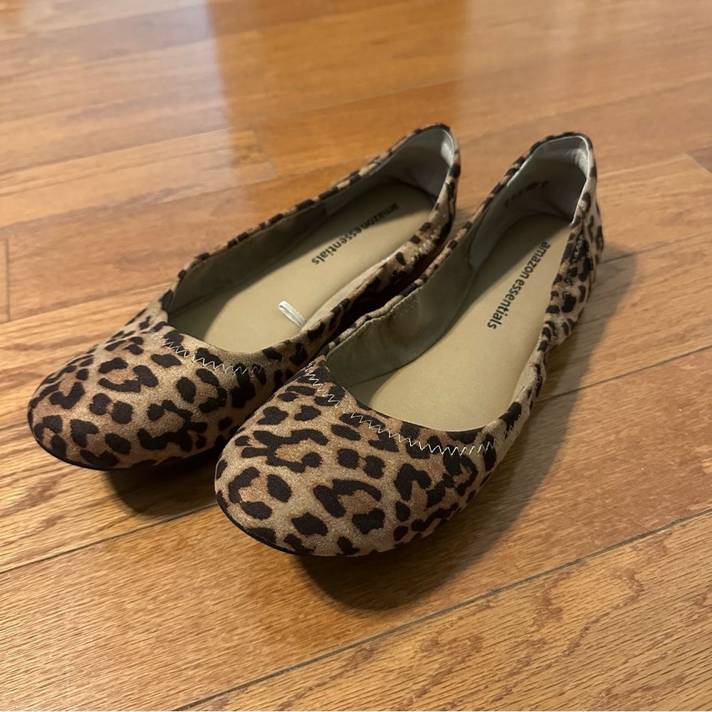 Amazon Essentials Women’s Cheetah Print Flats - Picture 2 of 5